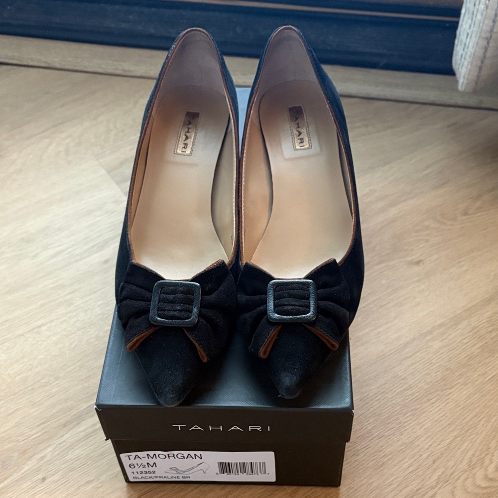 Tahari Morgan Black Bow kitten heels